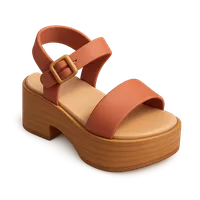 Isometric 3D icon of a platform sandals, stylized vector illustration for digital icon sets